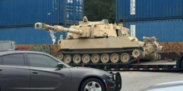 Aksident i pazakontë, treni përplas tankun në kryqëzim, qytetarët të frikësuar