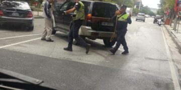 Aksident në Berat/ Policia në vendin e ngjarjes, dyshohet se shkak ka qenë lagështira në rrugë (FOTO)