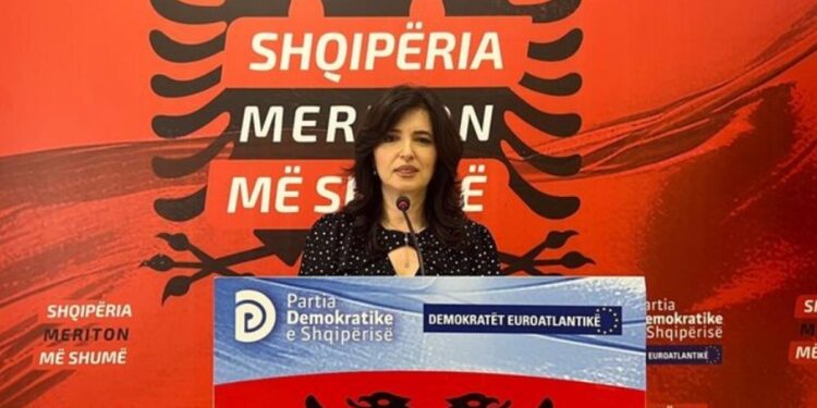 Karabina: Rama dhe qeveria e tij përdorin arsimin për propagandë dhe nuk investojnë për të rritur cilësinë e sigurinë në shkolla