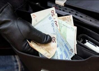 Grabiten 3 mijë euro nën kërcënimin e kallashnikovit, shpallen në kërkim kërkim nga policia