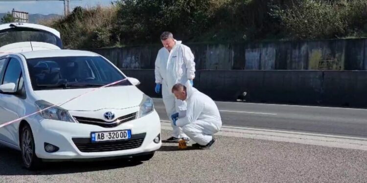 Plagosja me thikë në autostradën “Durrës-Tiranë”, ngjarja mbetet mister, ja si është gjendja e 35-vjeçarit