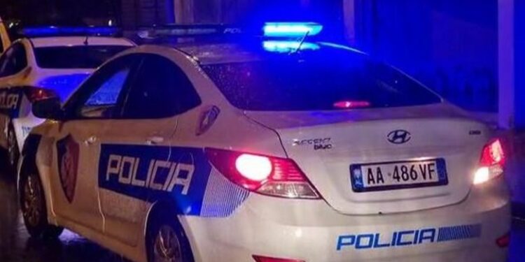 Aksident i rëndë në Kuçovë, makina përplas për vdekje 50-vjeçarin