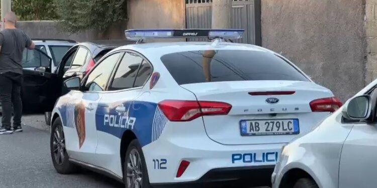 Kishte vjedhur në një banesë, policia i shkon në shtëpi për ta arrestuar, ‘skifteri’ tenton të largohet