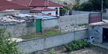 Shpërthimet në gurore dëmtojnë banesat në fshatin Pashalli , policia ndjek penalisht administratorin e biznesit