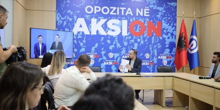 Vendimi i grupit të PD për t’u ngujuar në seli, analisti Ben Andoni: Një precedent i dëmshëm dhe veprim i panevojshëm