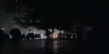 Rrebeshet e shiut lënë në errësirë Pogradecin dhe disa fshatra përreth, shkëputet energjia