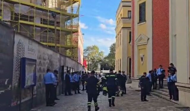 Protesta e opozitës/ Blindohen godina e Ministrisë së Brendshme dhe Bashkia e Tiranës