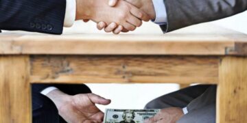 Abuzimi nga agjencitë e punësimit, ekspertja: U marrin punëkërkuesve mijëra euro, gjë që ligjërisht nuk lejohet