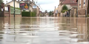 Stuhia Kirk shkakton përmbytje fatale në Francë, një viktimë dhe alarm të kuq