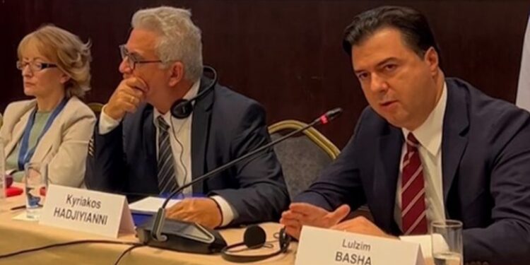 Lulzim Basha kritikon ashpër retorikën nacionaliste: Një taktikë për të shmangur përgjegjësinë