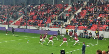 Zvicra del në nxehmje, tifozët serb vërshëllejnë Xhakën