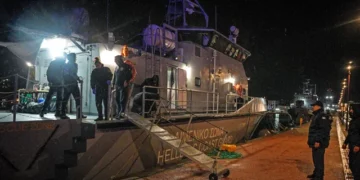 Tragjike në Greqi! Përmbyset anija me 30 emigrantë, humb jetën nëna me dy fëmijë dhe një vajzë 31-vjeçare