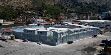 Marrëveshjet për refugjatët, juristi: Ja pasojat e krijimit të kampeve jashtë BE-së, Shqipëria në qendër të vëmendjes