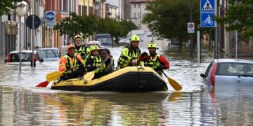 Moti i keq ‘pushton’ këtë vend shumë pranë Shqipërisë, ja zona më e “goditur” nga shirat masiv