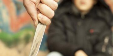 ‘E rëndë’, Sulm me thikë, raportohet për pesë të plagosur, mes tyre tre fëmijë