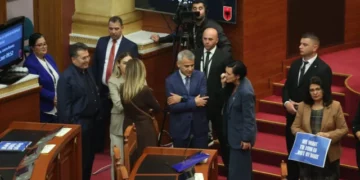 Kush nga deputetët e opozitës shkaktoi kaos në Kuvend dhe kush u tregua indiferent