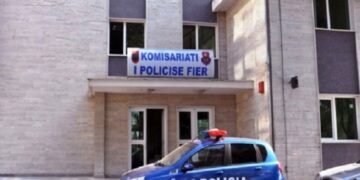 Dyshohet se goditi me send të fortë nënën, arrestohet 45-vjeçari në Fier