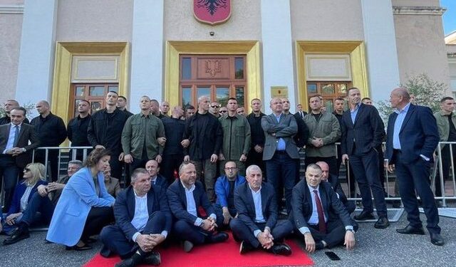 Bardhi reagon ashpër ndaj Gonzatos: Opozita është përjashtuar nga Kuvendi pa ligj