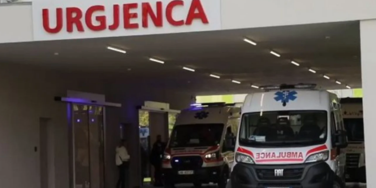 Aksident i rënë në Vlorë/ Makina përplas një person me biçikletë, zbardhen detaje e para