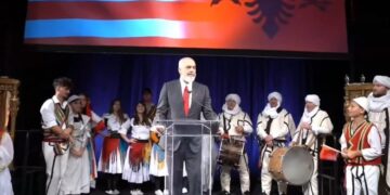Kur do hapet linja New York-Shqipëri? Ja si përgjigjet Rama gjatë takimit në turin e diasporës