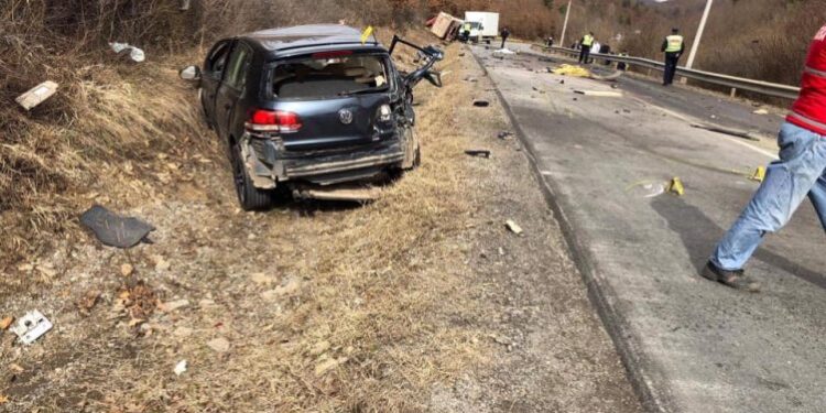 Aksident shumë pranë Shqipërisë, humb jetën tragjikisht pasagjeri