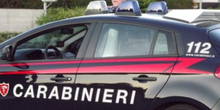 Iu gjet drogë poshtë mobilieve, arrestohet i riu shqiptar në Itali