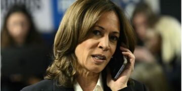 Humbi zgjedhjet presidenciale, Kamala Harris telefonon Donald Trump, e uron për fitoren