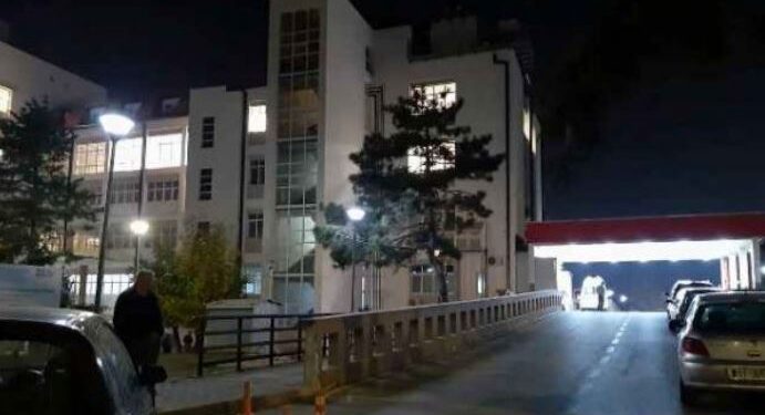 Plagosja me thikë e katër personave në Ferizaj, 10-vjeçarja në gjendje të rëndë për jetën