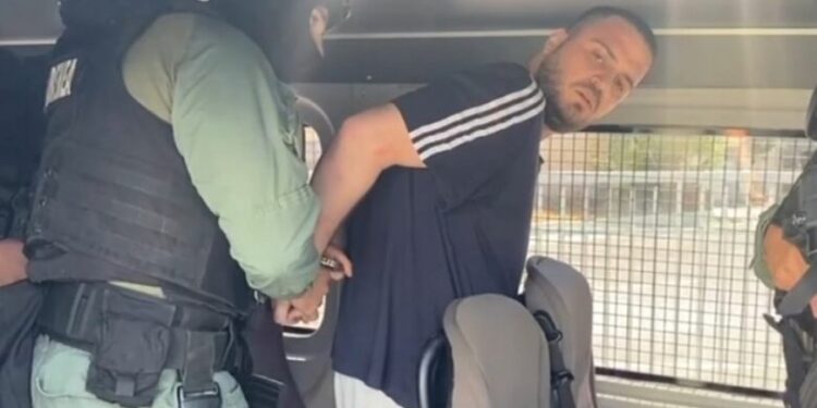 “Nuk dënohet njeriu me fjalë”/ Babai i Laert Haxhiut ‘thyen heshtjen’: Të më gjejnë një provë