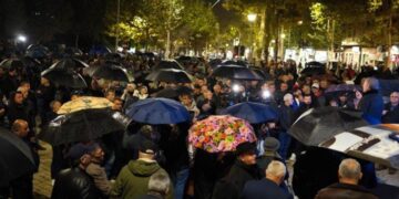 Përfundon protesta e opozitës para Kuvendit