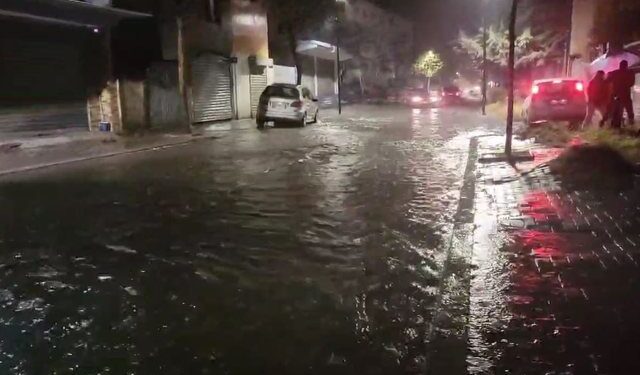Moti i keq “paralizon” edhe Durrësin! Përmbyten rrugët