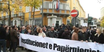 Vrasja e Martinit nga bashkëmoshatari, të hënën sërish protestë para Ministrisë së Arsimit