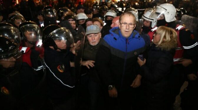 Protesta e opozitës, jehonë në mediat ndërkombëtare: U bllokuan rrugët, kërkohet qeveri teknike