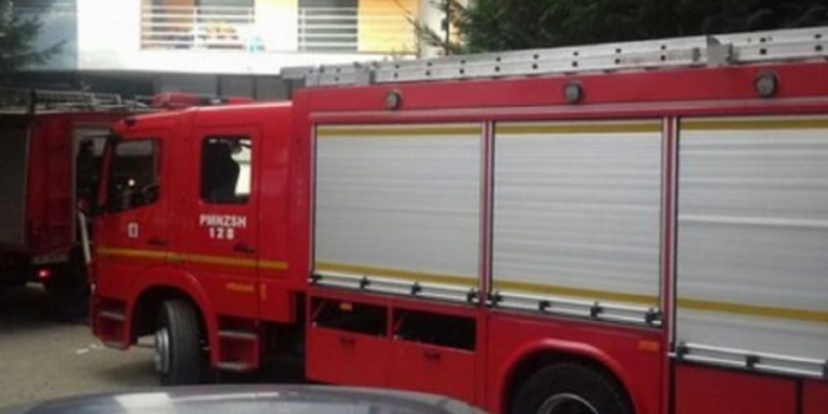 E rëndë në Tiranë, shtëpia përfshihet nga flakët, dëmtohen dy fëmijë