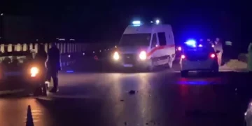 Aksident i rëndë në Rrugën e Kombit, makinat përplasen “kokë më kokë”, zbardhen detajet e para