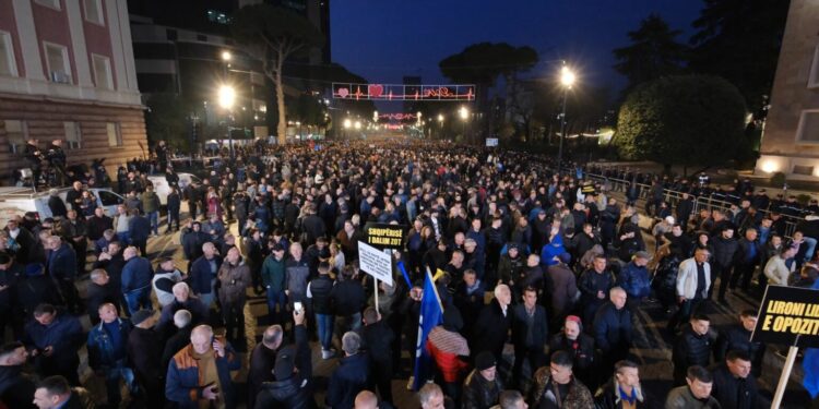 Protesta e PD-së, ja 5 pikat që do të bllokohen në Tiranë , si ndahen deputetët dhe mbështetësit.