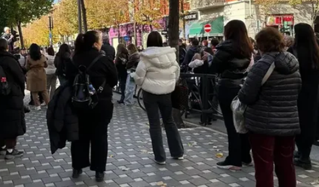 Vr*sja e 14-vjeçarit , protesta dhe debate, analiza e DW: A rritet siguria në shkolla me mbylljen e rrjeteve sociale?