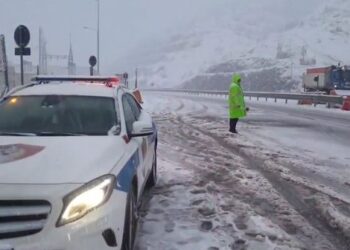 Reshjet e dëborës në Rrugën e Kombit, policia thirrje drejtuesve të mjeteve për kujdes të shtuar