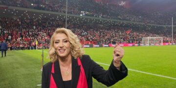 Ndalohet “Mora Fjalë” në stadiumin “Air Albania”, reagon Shkurte Fejza