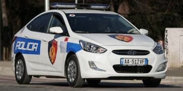 Parandalohet krimi në familje/ Dhunoi bashkëshorten dhe e kërcënoi se do e vriste, arrestohet 65-vjeçari