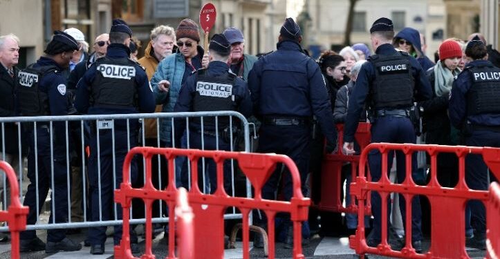 Priteshin 40 mijë, vetëm 4 mijë qytetarë të pranishëm në ceremoninë e rihapjes së katedrales ‘Notre-Dame’