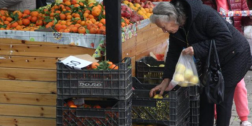 Në prag të festave, çmimet e importit bien, por çfarë ndodh me shpenzimet e qytetarëve?