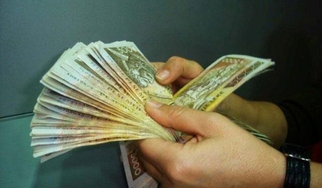 Sa është diferenca e pagave mes shtetit dhe privatit në Shqipëri?