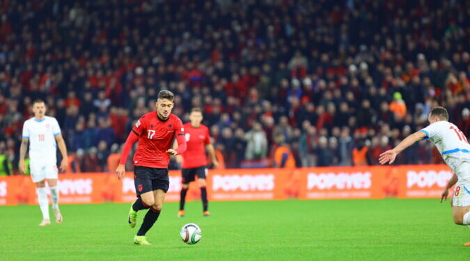 Incidentet e tifozëve në Shqipëri – Çeki, UEFA gjobit FSHF-në