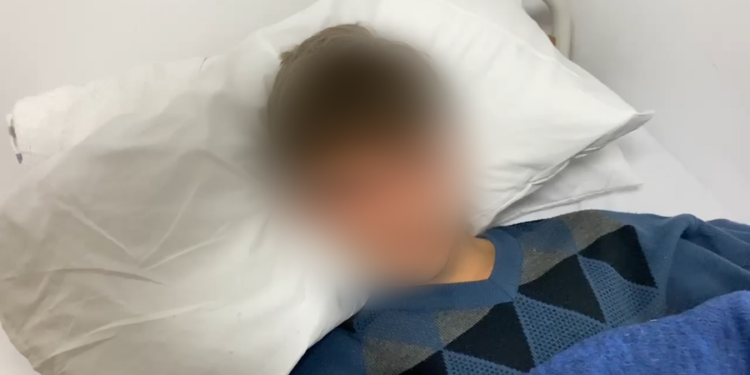 U plagos me thikë, mjeku tregon gjendjen shëndetësore të 17-vjeçarit: Ka marrë 4 goditje