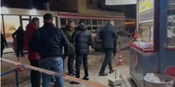 Atentat me armë zjarri në Vlorë, të plagosur dy persona, mjeti “shoshë” nga breshëria e plumbave