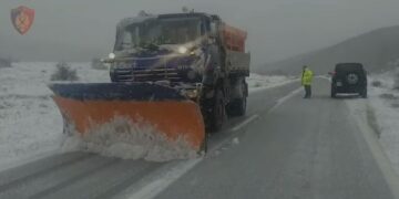 Bypass-Qafë Murrizë, bllokohet nga dëbora. Ja akset më problematike në vend, Policia apel drejtuesve të mjeteve