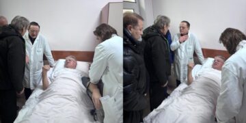 I shtrirë në krevat dhe i rrethuar nga doktorët, Berisha viziton Gjekmarkajn te spitali i Traumës (FOTO)
