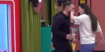 Debate në ‘BBVA’, Rozana ndjek nga pas Xumin: Mos më hajde nga mbrapa se ke burrë