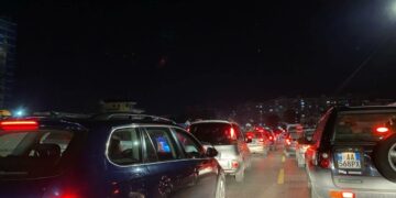 Trafik i rënduar në autostradën Tiranë-Elbasan, radha e mjeteve 6 km